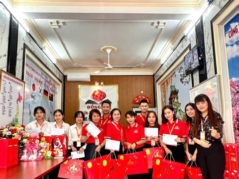 MỪNG TẤT NIÊN TẠI TRUNG TÂM ĐỒNG NAI