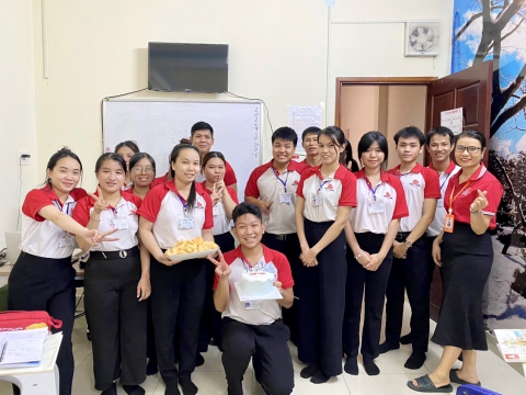 お誕生日おめでとうございます！ Dong Nai センター 🎊🎉🎂🎈