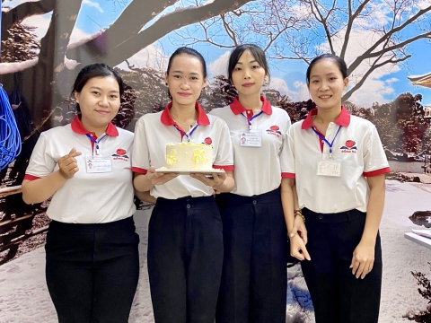 お誕生日おめでとうございます！ Dong Nai センター 🎊🎉🎂🎈