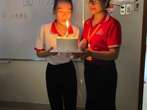 お誕生日おめでとうございます！ Dong Nai センター 🎊🎉🎂🎈