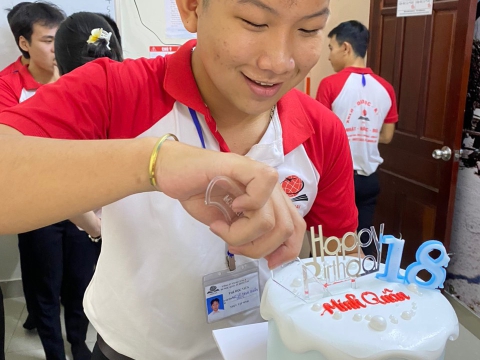 お誕生日おめでとうございます！ Dong Nai センター 🎊🎉🎂🎈