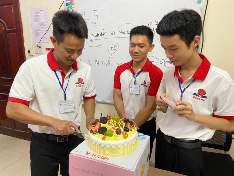 お誕生日おめでとうございます！ Dong Nai センター 🎊🎉🎂🎈